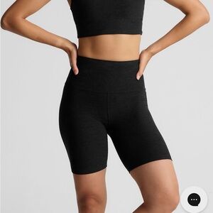 NWOT Beyond Yoga Spacedye Keep Pace 7" Short
